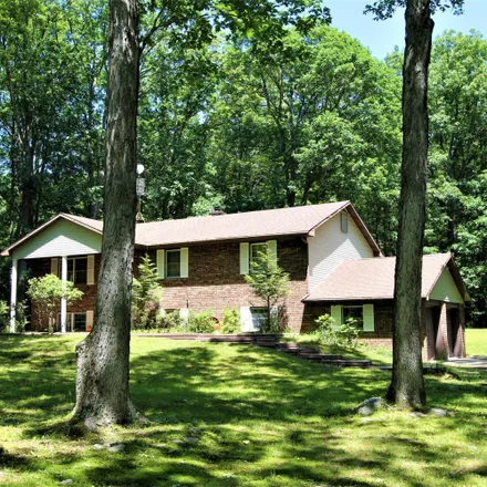 Buy this 4 bed house on 27 Lakeville Court in Paupack Township, PA 18438