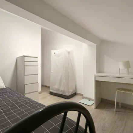 Rent this 9 bed room on Praceta das Roiçadas in 2700-363 Amadora, Portugal