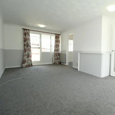 Rent this 2 bed townhouse on The Knares in Basildon, SS16 5RZ