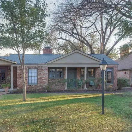 Rent this 3 bed house on 6321 Kenwick Avenue in Fort Worth, TX 76116