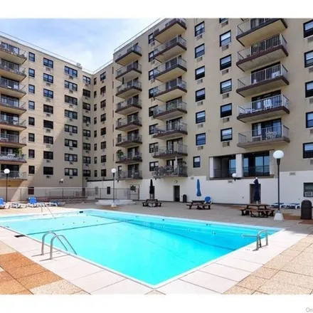 Image 1 - 1079 Warburton Avenue, City of Yonkers, NY 10701, USA - Apartment for sale