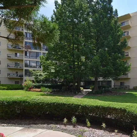 Buy this 1 bed condo on 2138 Clairmont Lake in North Decatur, DeKalb County
