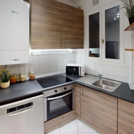 Rent this 4 bed apartment on 63 Avenue de Wagram in 75017 Paris, France