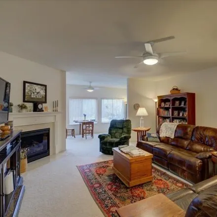 Image 7 - 98 Cherokee Circle, Madison, WI 53704, USA - Condo for sale