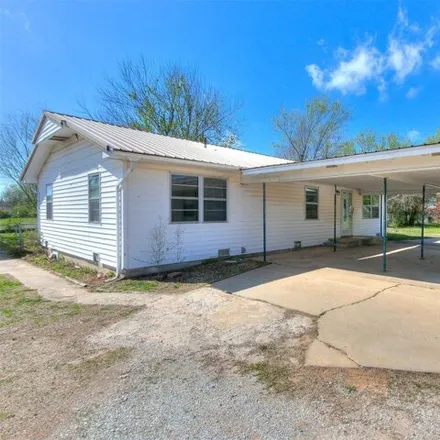 Buy this 3 bed house on 888 East Highland Street in Tecumseh, OK 74873