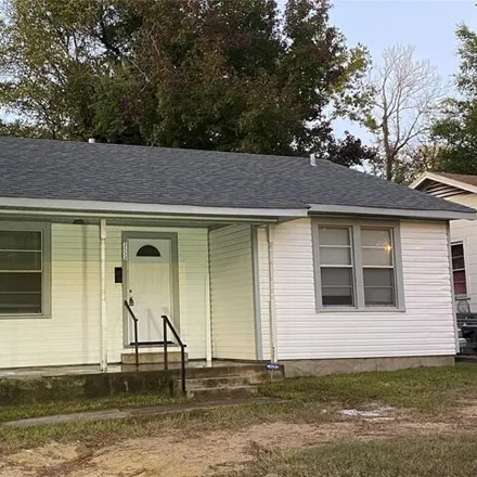 Rent this 2 bed house on 2554 Woodford Street in Shreveport, LA 71108