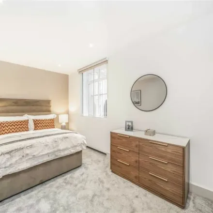 Image 4 - 71-73 Portland Place, East Marylebone, London, W1B 1QY, United Kingdom - Apartment for rent