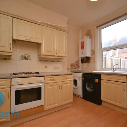 Image 3 - Manor Street, Nottingham, NG2 4JP, United Kingdom - Townhouse for rent