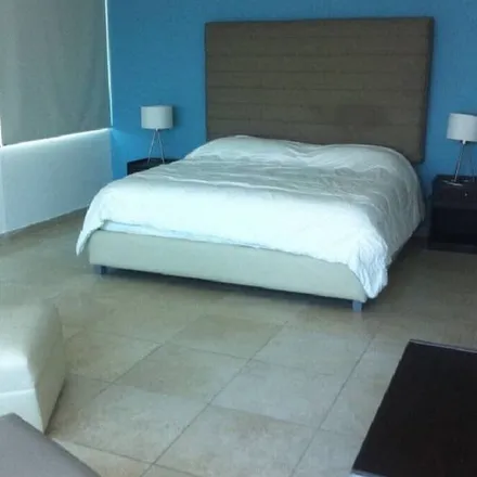 Rent this 3 bed condo on Boca del Río