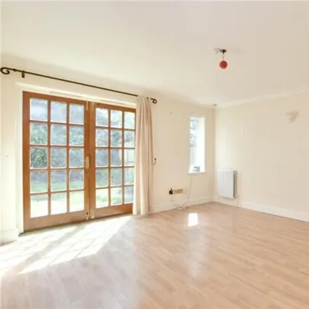 Image 5 - Meadowcourt Road, London, SE3 9DY, United Kingdom - House for sale