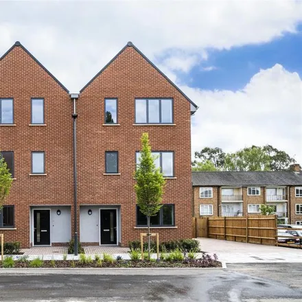 Rent this 4 bed duplex on Towpath Crescent in Woking, GU21 5RR