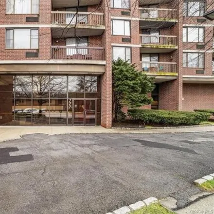 Image 3 - 777 East Birch Street, Fleetwood, City of Mount Vernon, NY 10552, USA - Condo for sale