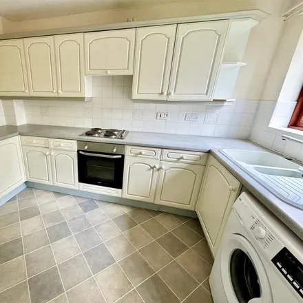 Image 2 - Swallowfields, Middlesbrough, TS8 0UH, United Kingdom - Duplex for rent