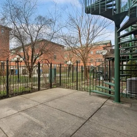 Image 4 - 1922 South Louie Parkway, Chicago, IL 60616, USA - House for sale