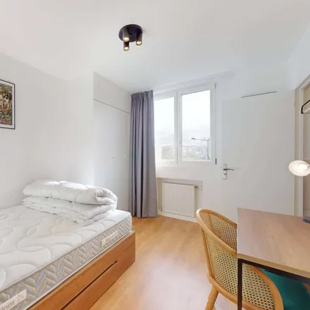 Rent this 12 bed room on 153 Rue de l'Abbé Jean Glatz in 92270 Bois-Colombes, France
