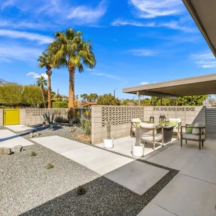 Image 2 - 2068 Lawrence Street, Palm Springs, CA 92264, USA - House for sale