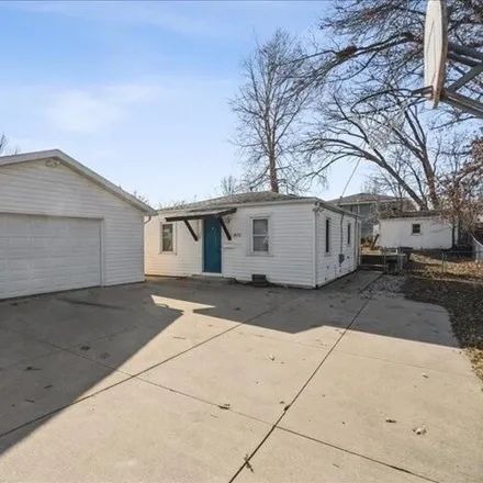 Buy this 2 bed house on 833 2nd Avenue in Marion, IA 52302