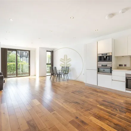 Rent this 2 bed apartment on Finchley Road Station in Finchley Road, London