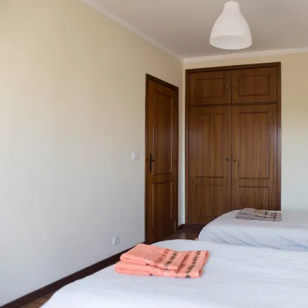 Image 3 - Avenida de Fernão de Magalhães, 4200-517 Porto, Portugal - Room for rent
