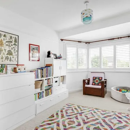 Rent this 3 bed apartment on Meadlands Primary School in Broughton Avenue, London