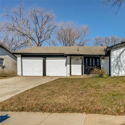 Buy this 3 bed house on 2538 Daniel Drive in Arlington, TX 76014