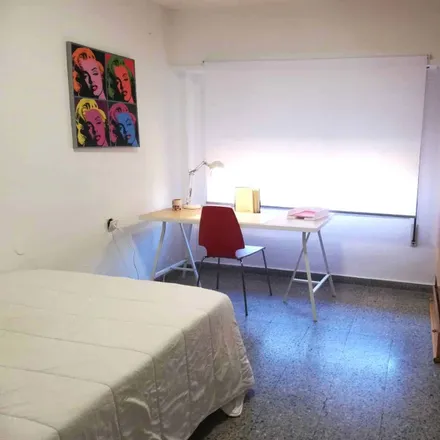 Rent this 3 bed room on Cervecería La Principal in Carrer de Polo y Peyrolón, 5