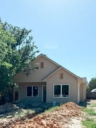 Rent this 3 bed house on 227 West 2nd Street in Weatherford, TX 76086