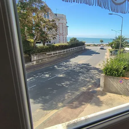 Image 7 - 17200 Royan, France - Apartment for rent