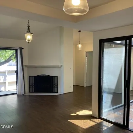 Image 6 - 7225 Shoup Avenue, Los Angeles, CA 91307, USA - Townhouse for sale