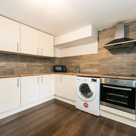 Rent this 2 bed apartment on Back Estcourt Avenue in Leeds, LS6 3EY