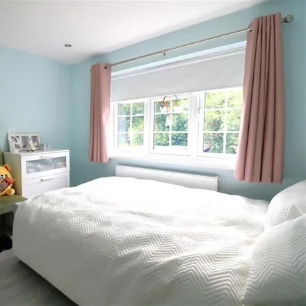 Rent this 1 bed room on 132 Beverley Gardens in Maidenhead, SL6 6ST