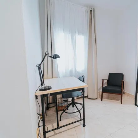 Rent this 5 bed room on Madrid in Avenida del Mediterráneo, 18