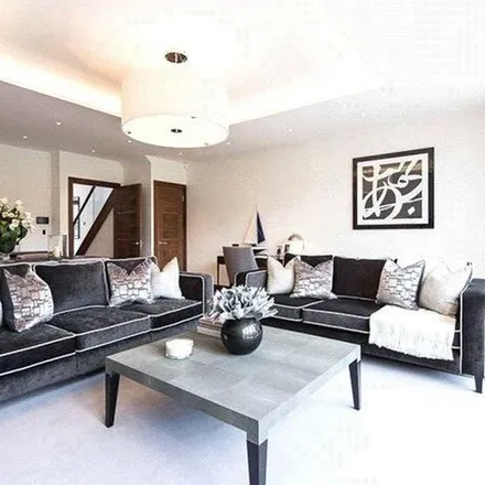 Rent this 3 bed apartment on Kew Bridge Court in Strand-on-the-Green, London