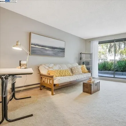 Buy this 1 bed condo on 3167 Powell Street in Emeryville, CA 94608
