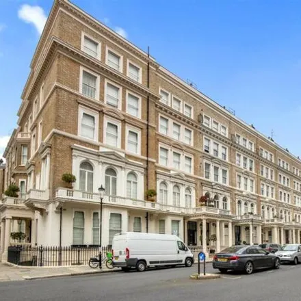 Rent this 2 bed room on 7 Queen's Gate Place in London, SW7 5JN