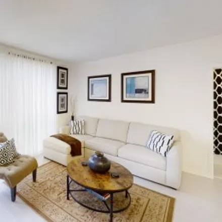 Rent this studio apartment on #614,800 West Avenue in Flamingo-Lummus, Miami Beach