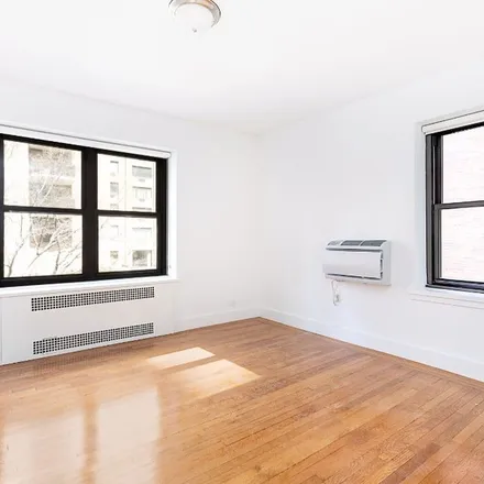 Image 3 - 10 West 65th Street, New York, NY 10023, USA - Apartment for rent