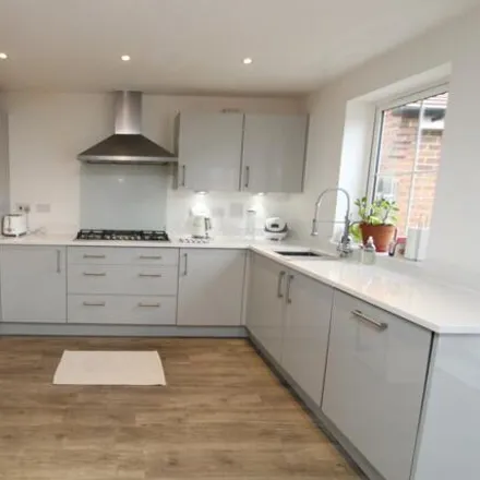 Image 3 - Froxfield Grove, Petersfield, GU31 4FL, United Kingdom - House for rent
