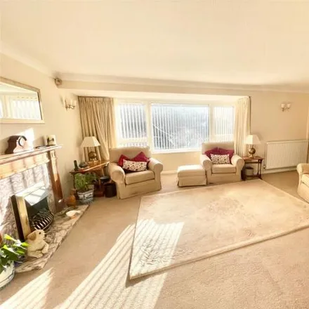 Image 2 - Rochester Close, Eastbourne, BN20 7TW, United Kingdom - House for sale