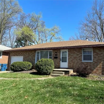 Buy this 2 bed house on 4062 Aberdeen Avenue in Alton, IL 62002