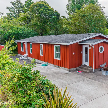 Buy this 3 bed house on 6413 Southwest Inlet Avenue in Lincoln City, OR 97367