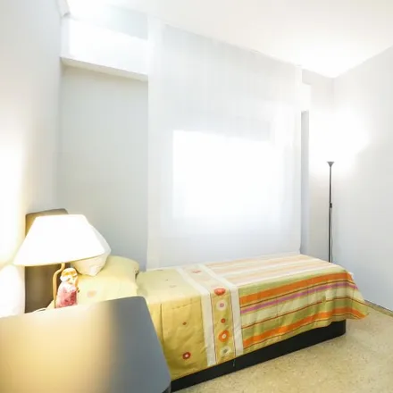 Rent this 5 bed room on Carrer de Còrsega in 551, 08037 Barcelona