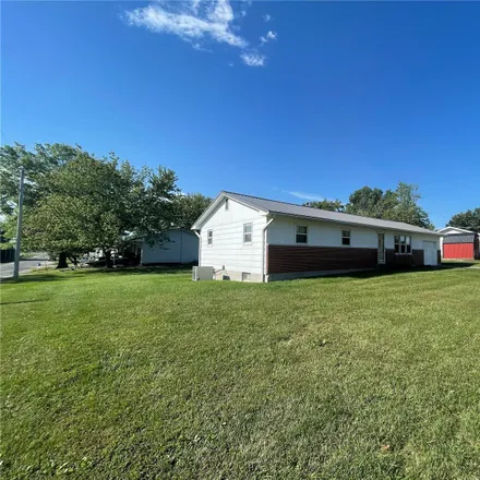 Image 2 - 501 McMurry Street, Paris, Monroe County, MO 65275, USA - House for sale