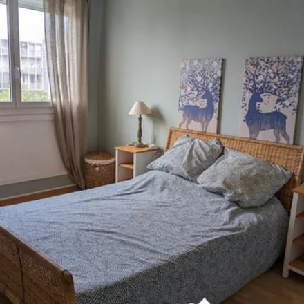 Rent this 3 bed apartment on Place de l'Église in 33400 Talence, France