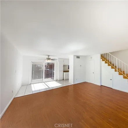 Image 3 - 8414 Columbus Avenue, Los Angeles, CA 91343, USA - Townhouse for sale