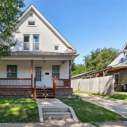Image 2 - 2330 East 13th Street, Des Moines, IA 50316, USA - House for sale
