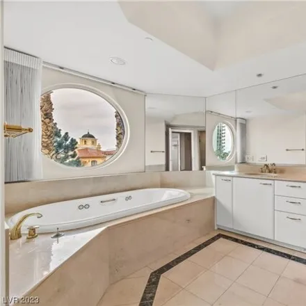 Image 9 - Turnberry Place Tower I, Elvis Presley Boulevard, Winchester, NV 89169, USA - House for sale