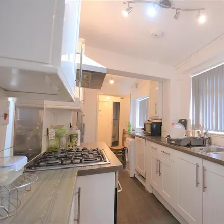 Rent this 5 bed townhouse on 154 Milner Road in Stirchley, B29 7RG