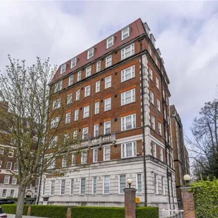 Rent this 3 bed room on Duchess of Bedford House in Duchess of Bedford's Walk, London