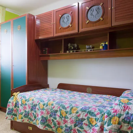 Rent this 4 bed room on Farmàcia Hidalgo Valls in Belén, Carrer del pintor Pablo Picasso